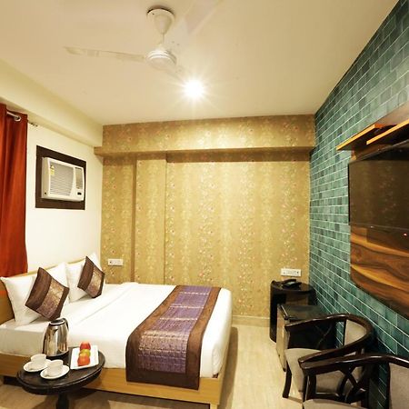 Green Plaza At Airport Hotel New Delhi Exterior foto