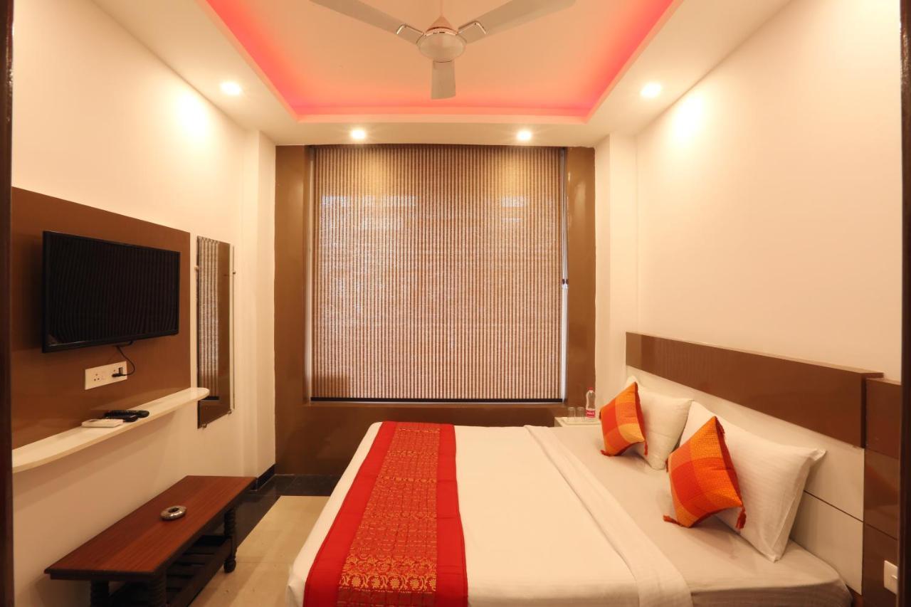 Green Plaza At Airport Hotel New Delhi Exterior foto
