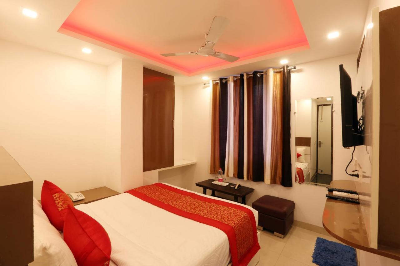 Green Plaza At Airport Hotel New Delhi Exterior foto