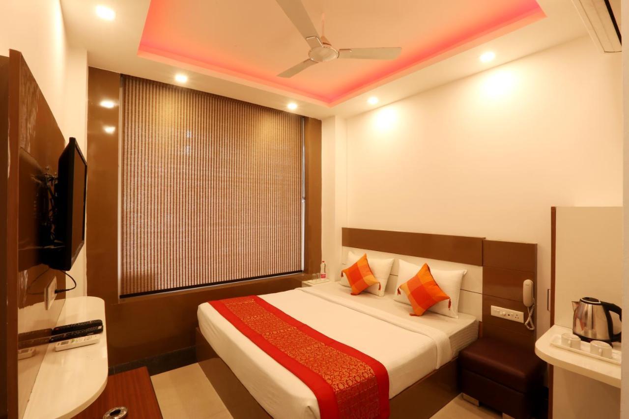 Green Plaza At Airport Hotel New Delhi Exterior foto