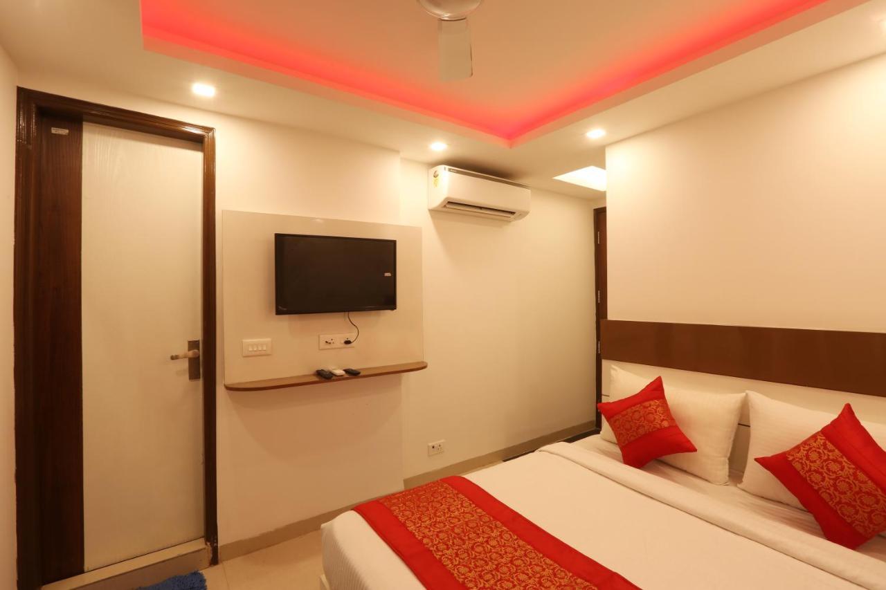 Green Plaza At Airport Hotel New Delhi Exterior foto
