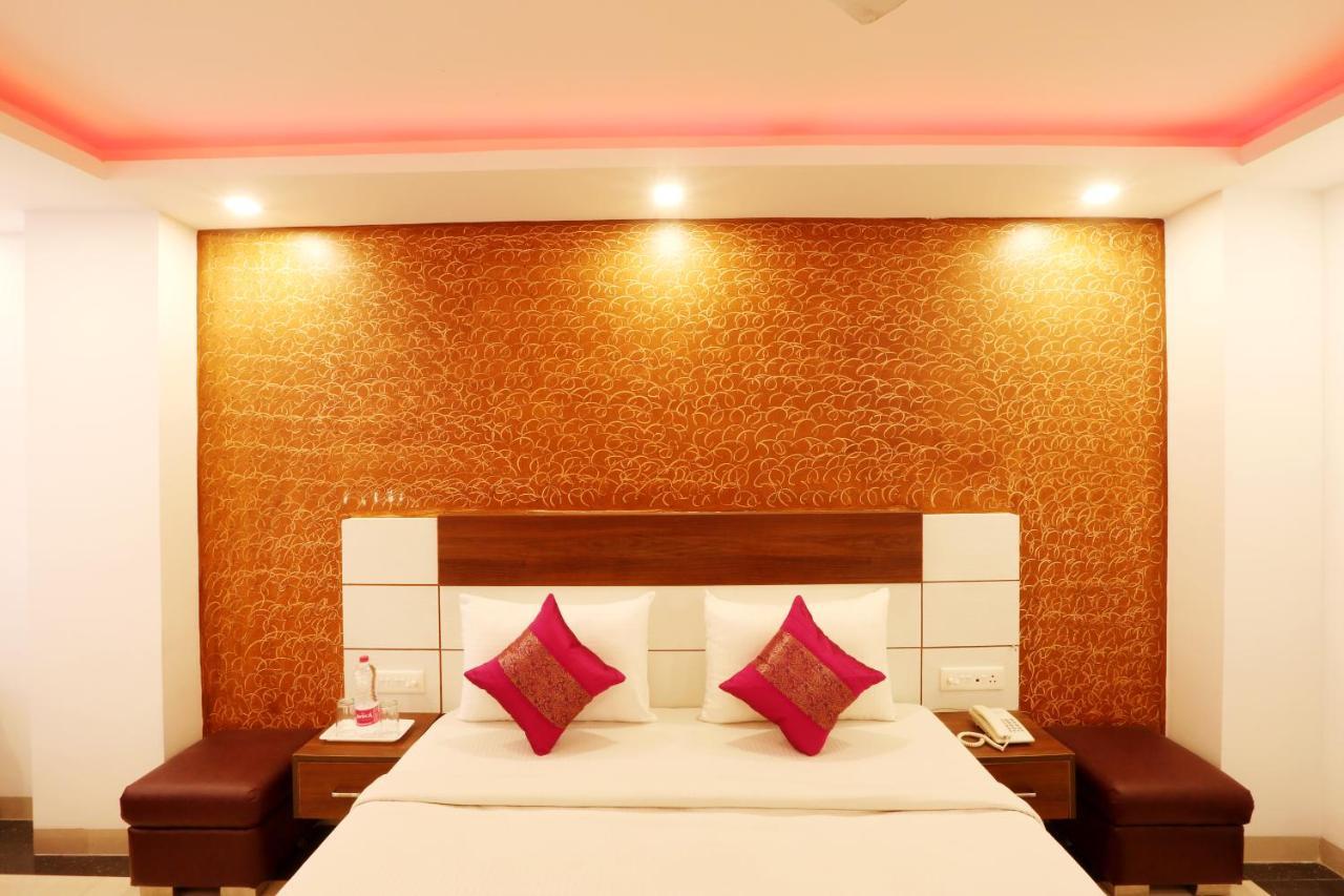Green Plaza At Airport Hotel New Delhi Exterior foto